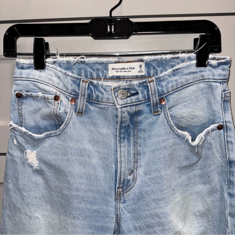 Abercrombie & Fitch High Rise Mom Jean 26 Regular Light Wash - Picture 2 of 7